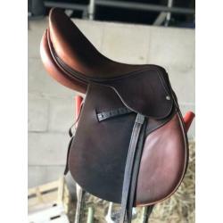 BUTET zadel 17.5 inch. als nieuw