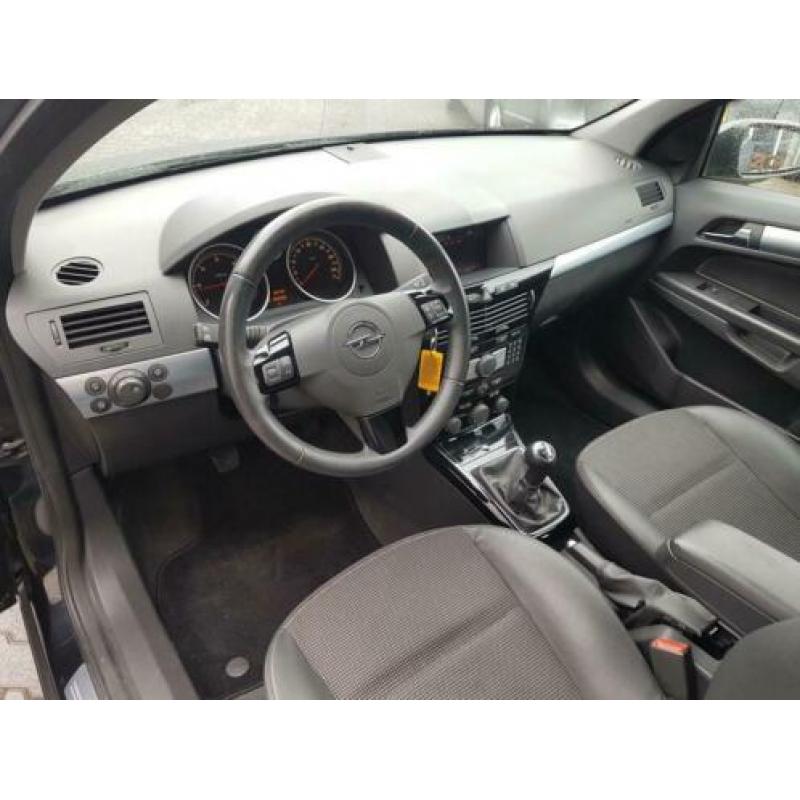 Opel Astra Wagon 1.9 CDTi Cosmo NAVI..PDC..CLIMA