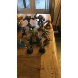 Skylanders 32 poppetjes voor playstation 4 en 3
