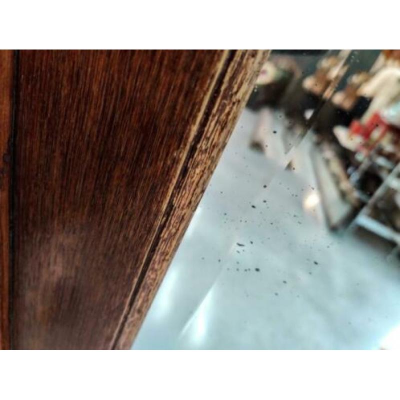 Antieke spiegel met facet geslepen glas.