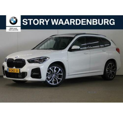 BMW X1 sDrive20i High Executive / Trekhaak / Head-Up Display