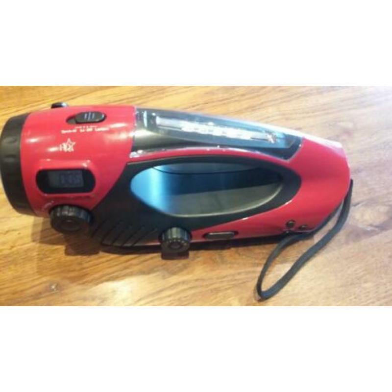 Zaklamp met ingebouwde radio. Led verlichting.