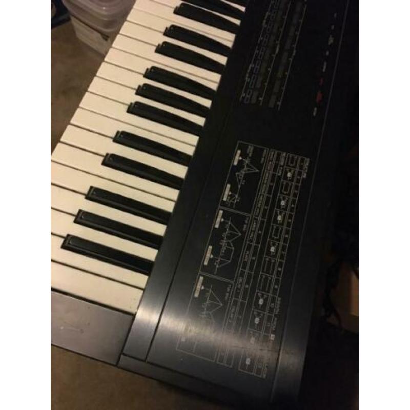 Synthesizer Roland D-20 (met standaard)