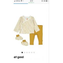 Leuk setje Hema 56 pakje - vestje broekje slofjes - NIEUW