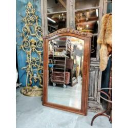 Antieke spiegel met facet geslepen glas.