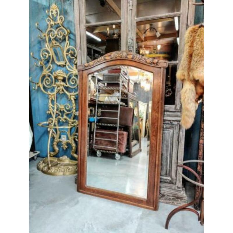 Antieke spiegel met facet geslepen glas.