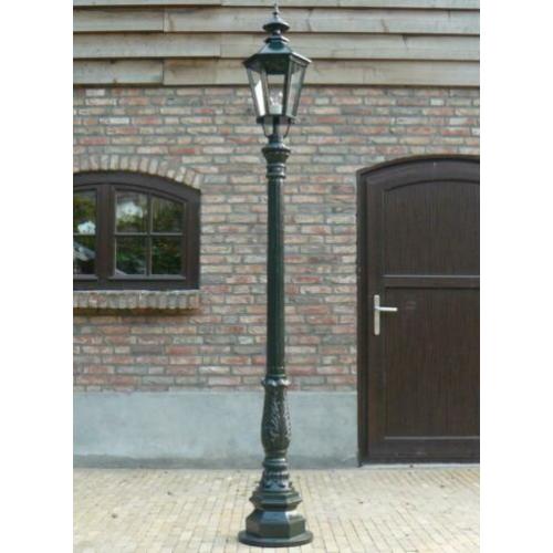 Mooie groene dikwandige gietijzeren lantaarnpaal van 225cm h