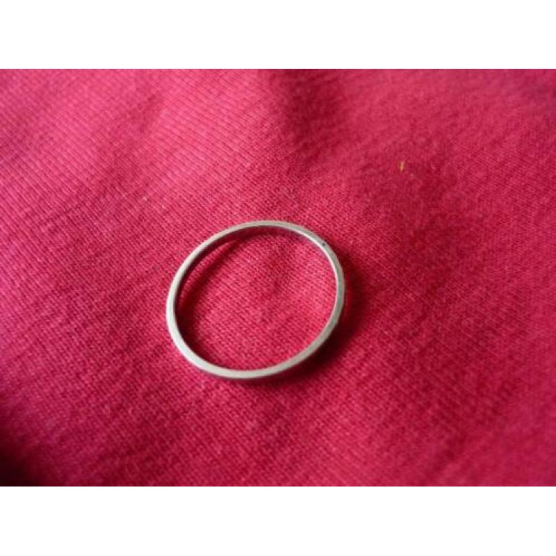 Echt zilveren ring met fijn werkje 925