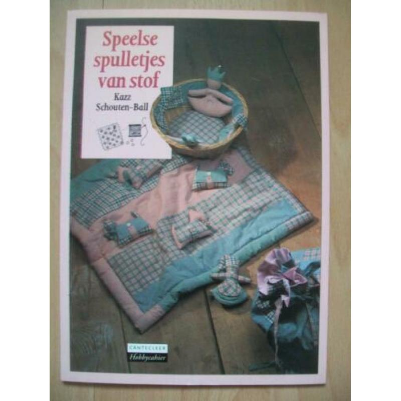 Speelse spulletjes van stof - Kazz Schouten - Ball