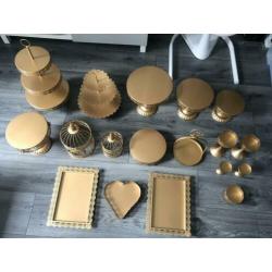 TE HUUR Goud kleurige set 18 delig