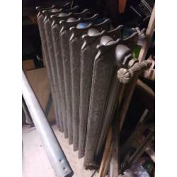 Antieke gerestaureerde radiator uit 1860 Rococo stijl,