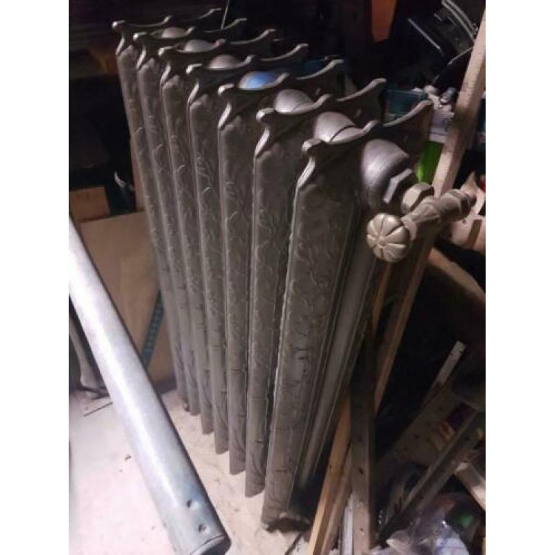 Antieke gerestaureerde radiator uit 1860 Rococo stijl,