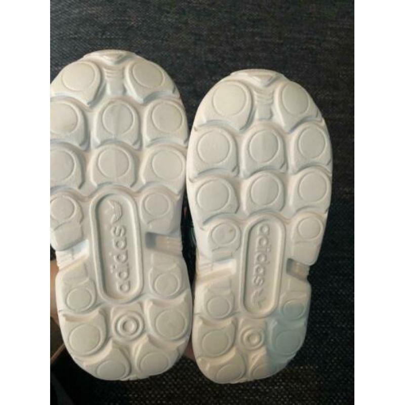 Adidas schoenen mt 22