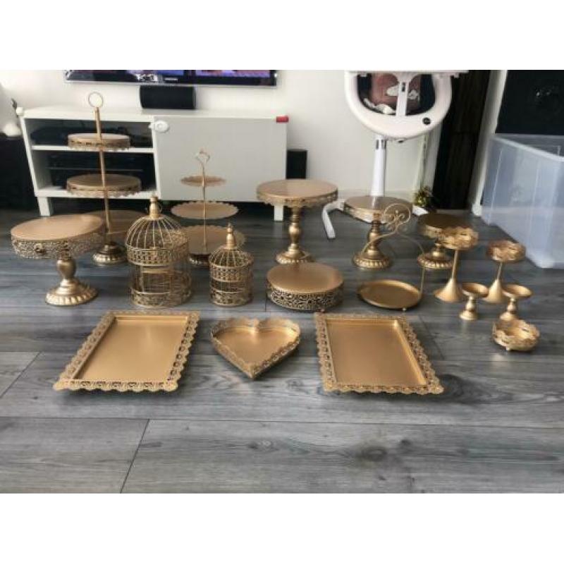 TE HUUR Goud kleurige set 18 delig