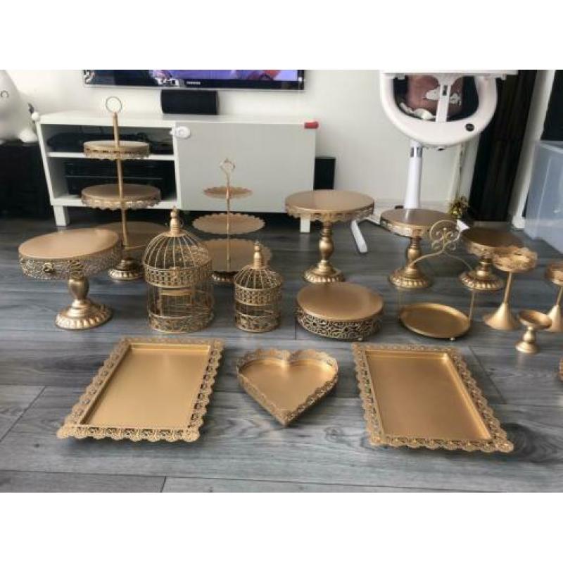 TE HUUR Goud kleurige set 18 delig