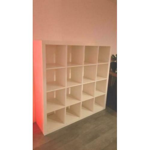 Witte hoogglans Expedit (nu Kallax) vakken kast