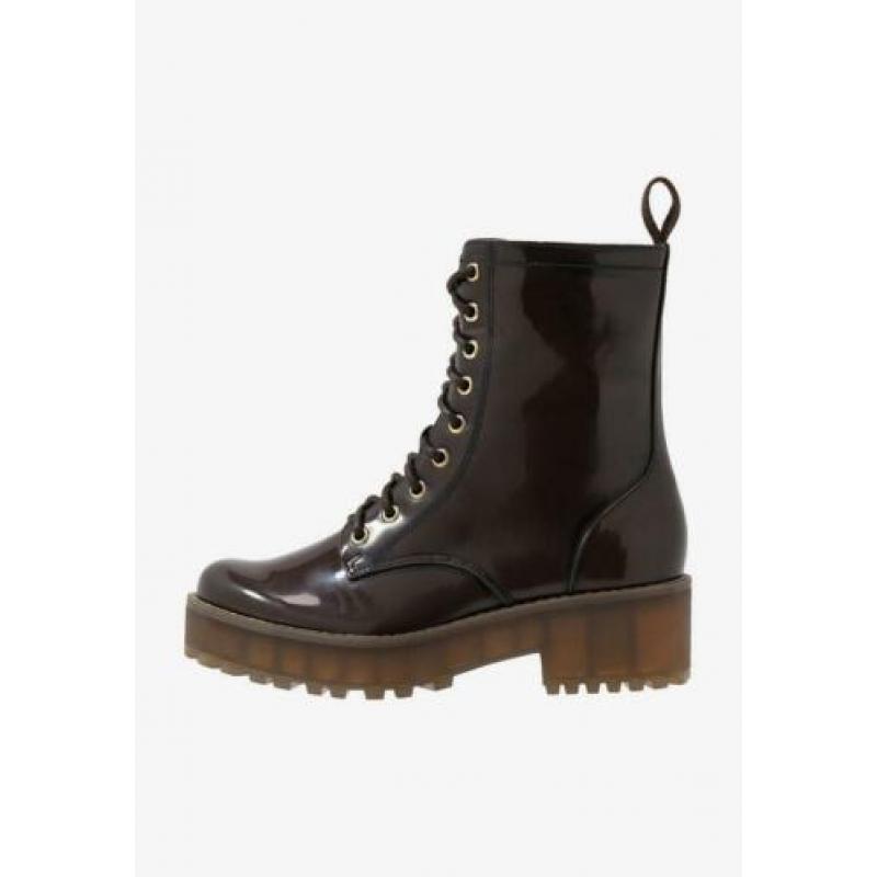Zgan laarsjes van Monki mt 37 dr marents style zara