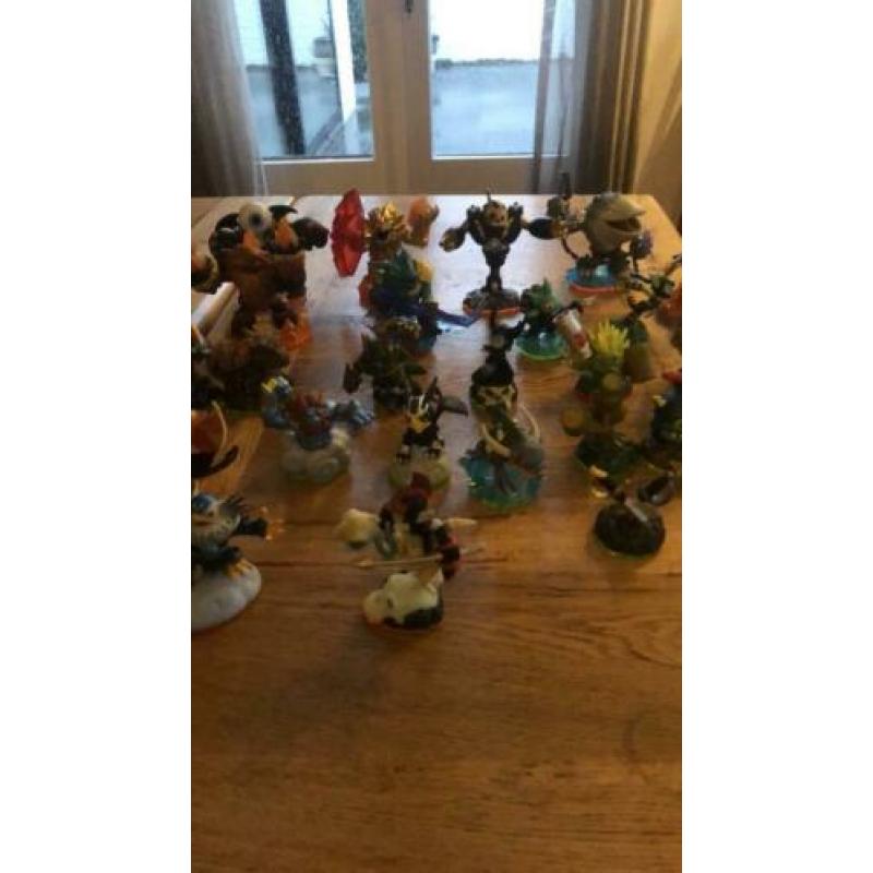 Skylanders 32 poppetjes voor playstation 4 en 3