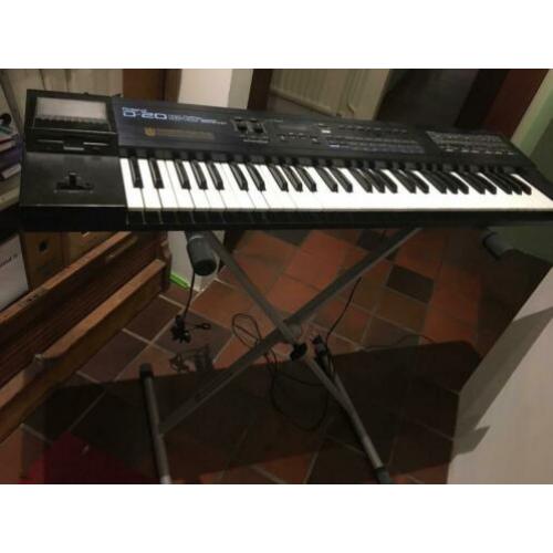 Synthesizer Roland D-20 (met standaard)