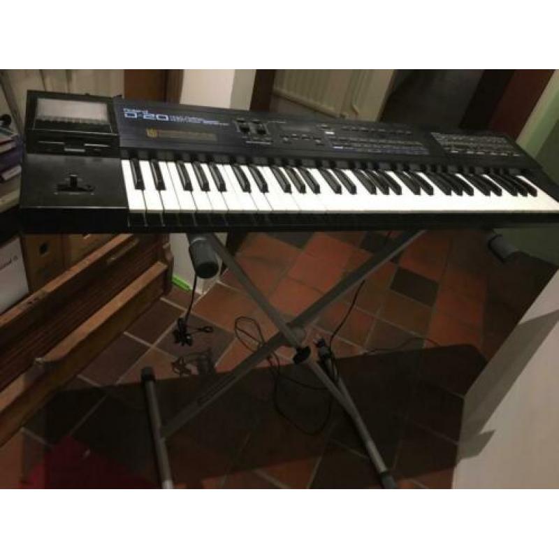 Synthesizer Roland D-20 (met standaard)