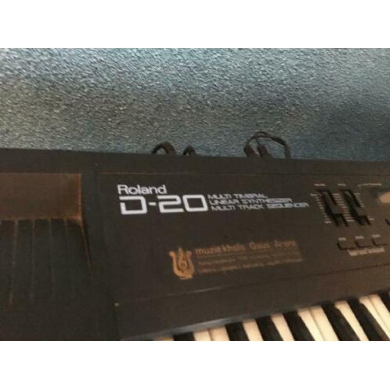 Synthesizer Roland D-20 (met standaard)