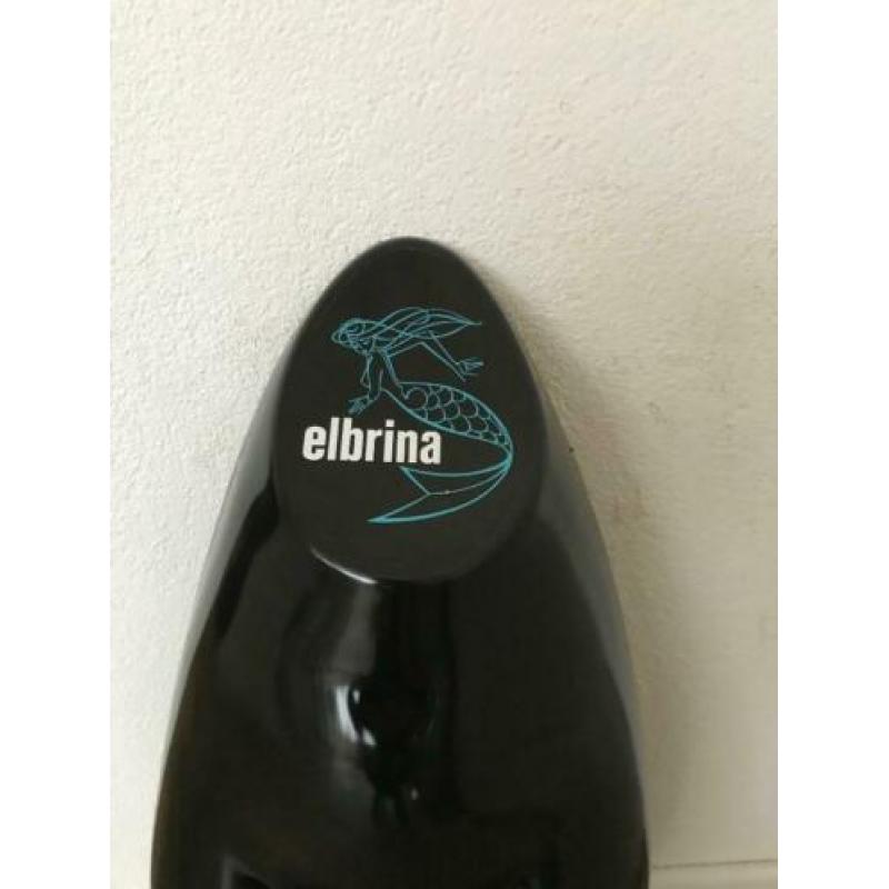 Elbrina oud etalage materiaal