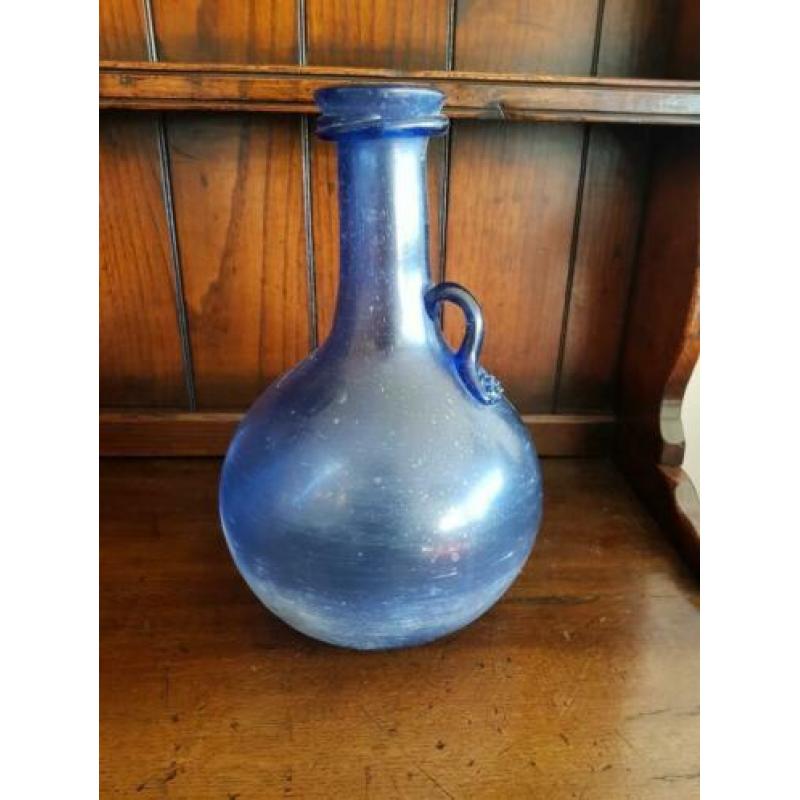 19e eeuws Blauw glazen schenkkan, €55,-.