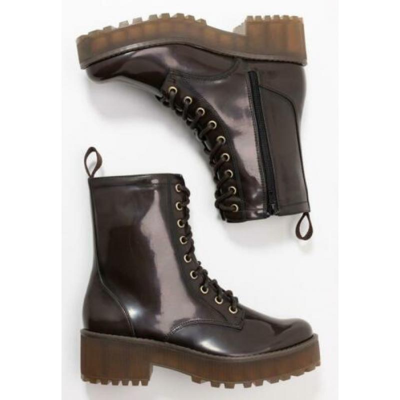 Zgan laarsjes van Monki mt 37 dr marents style zara