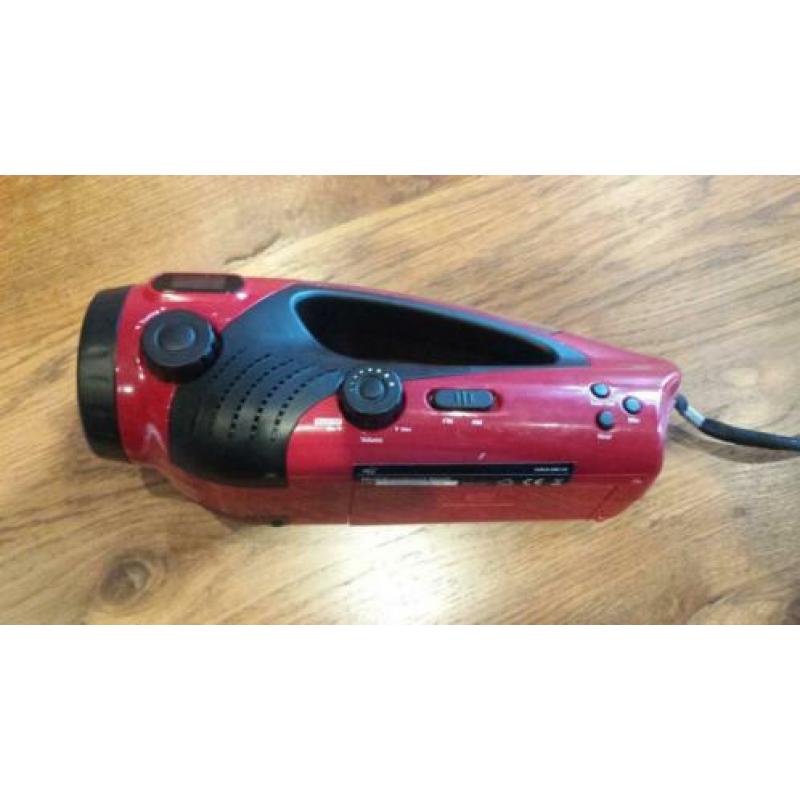 Zaklamp met ingebouwde radio. Led verlichting.