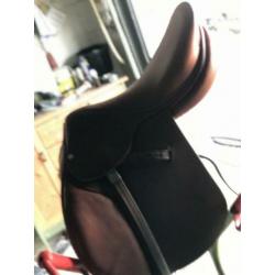 BUTET zadel 17.5 inch. als nieuw