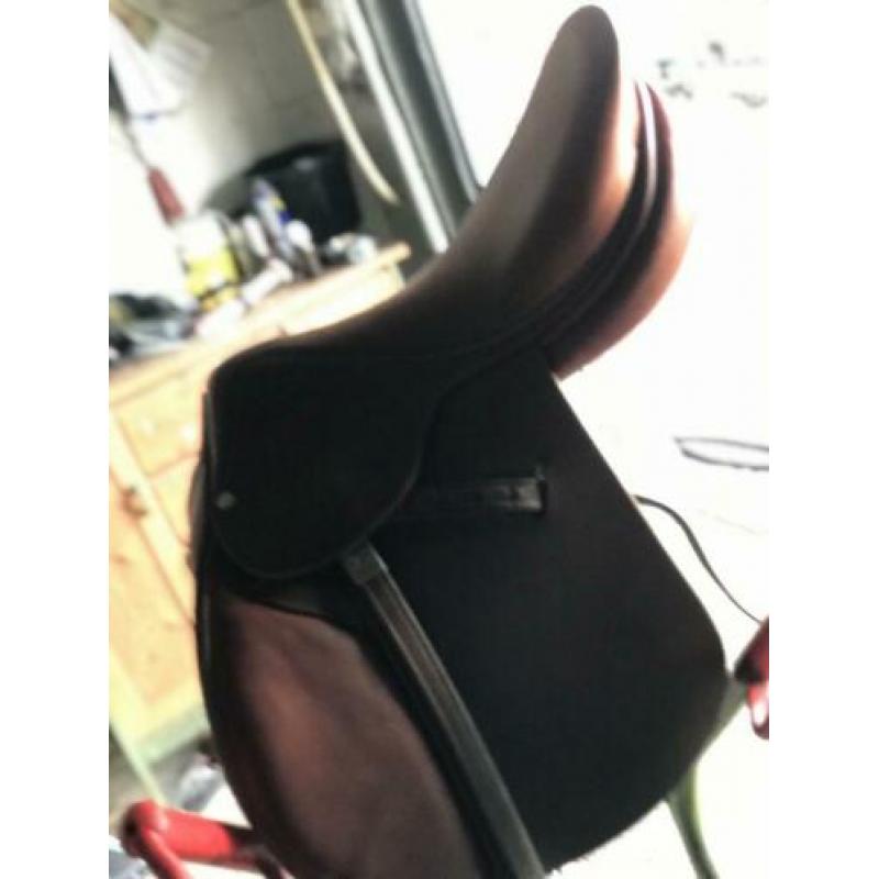 BUTET zadel 17.5 inch. als nieuw