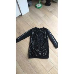 Gave sweatstof jurk met voorkant van pailletten maat 146/152