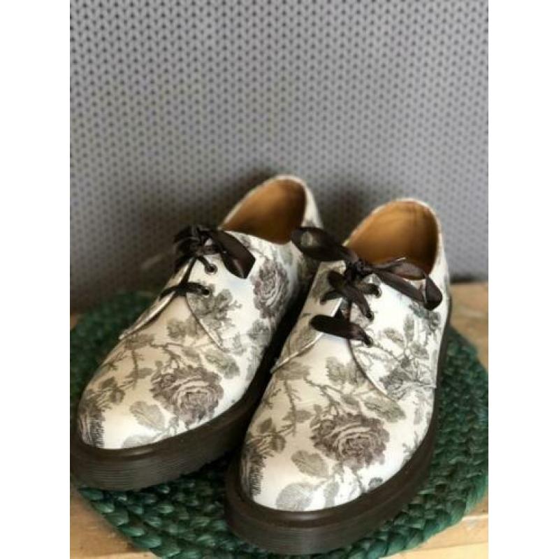 Dr. Martens laag maat 38