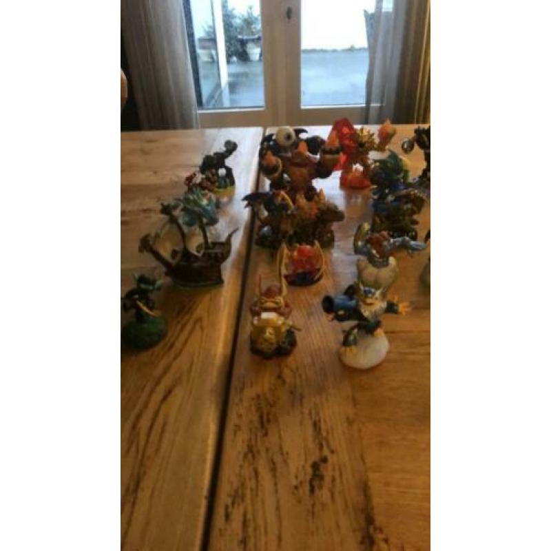 Skylanders 32 poppetjes voor playstation 4 en 3