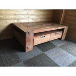 Handgemaakte zware massief houten salontafel 146x80x45 cm