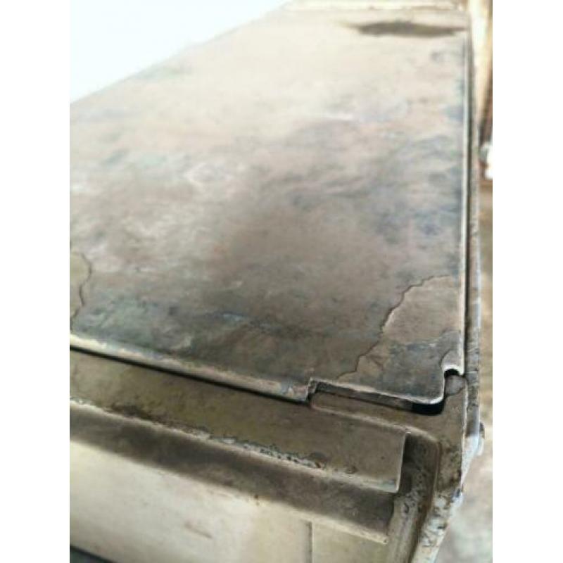 Industriële metalen kast