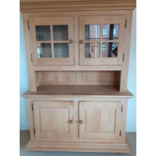 Inboedel geloogd eiken, grenen, glas in combinatie met brons