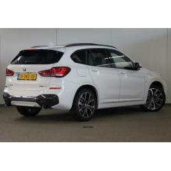 BMW X1 sDrive20i High Executive / Trekhaak / Head-Up Display