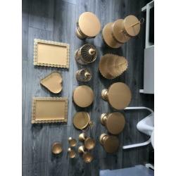 TE HUUR Goud kleurige set 18 delig