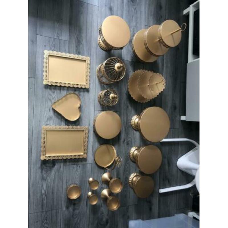 TE HUUR Goud kleurige set 18 delig