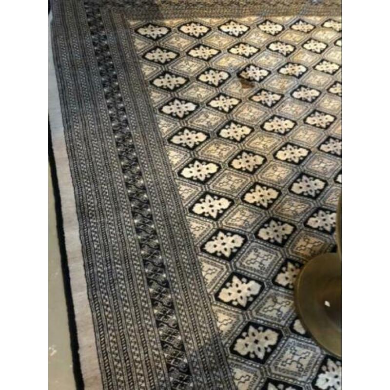 Mooi oud grijs Perzisch tapijt