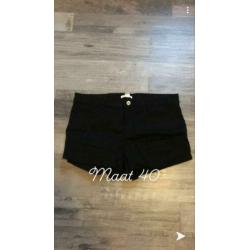 Korte, zwarte spijker broek van H&M maat 40 (Short)