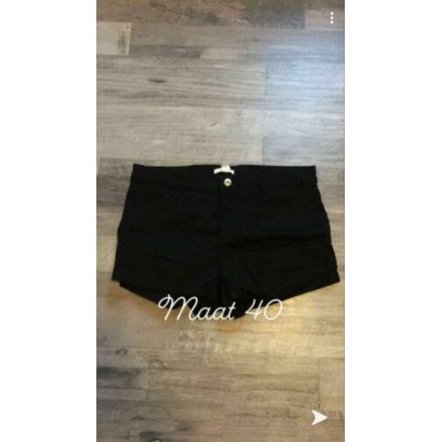 Korte, zwarte spijker broek van H&M maat 40 (Short)