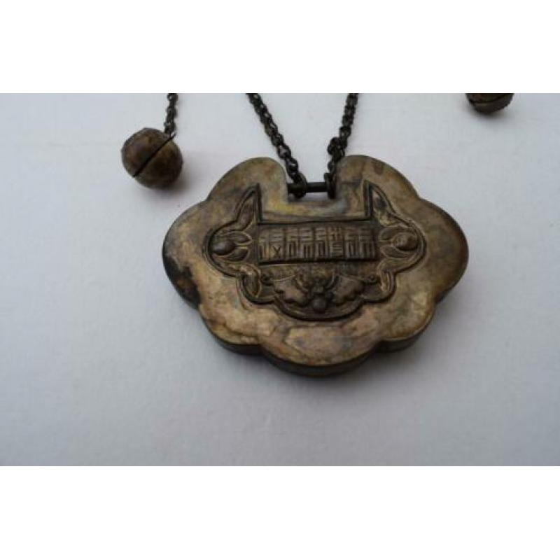 ANTIEK CHINESE ZILVEREN HANGER AAN COLLIER 1644-1911nr1