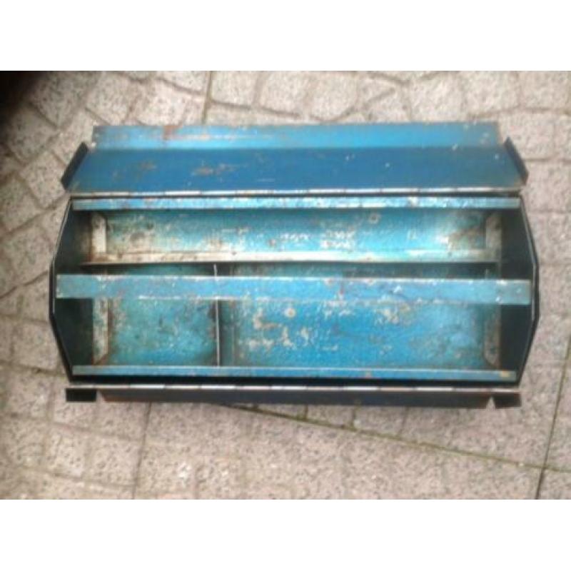 Brocante oud ijzeren gereedschapskist