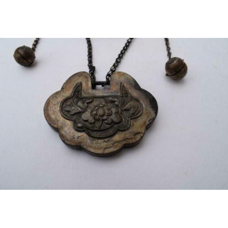 ANTIEK CHINESE ZILVEREN HANGER AAN COLLIER 1644-1911nr1
