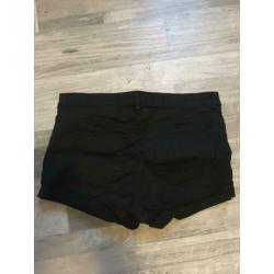 Korte, zwarte spijker broek van H&M maat 40 (Short)