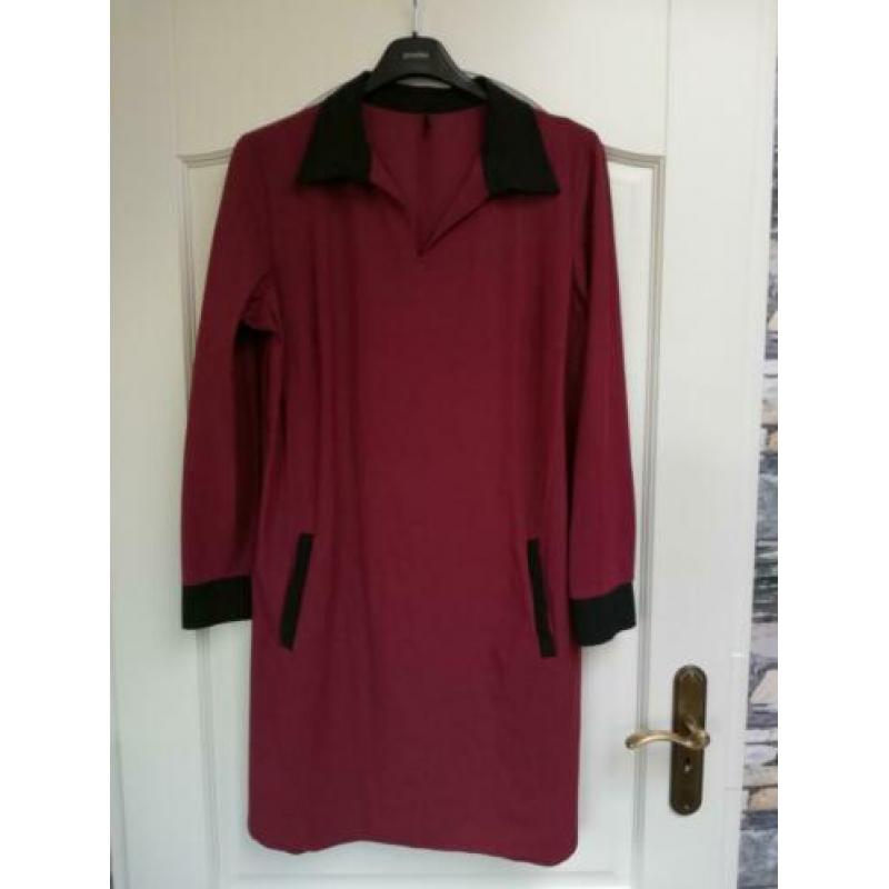 Te Koop: PLUS BASICS Jurk, mt 46. Rood/Zwart. (J-320).