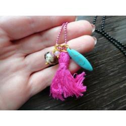 Ibiza boho ketting natuurstenen roze kwastje winkelrestanten