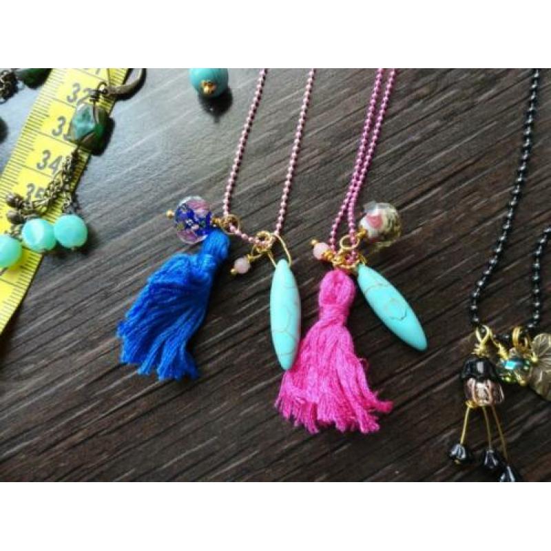 Ibiza boho ketting natuurstenen roze kwastje winkelrestanten